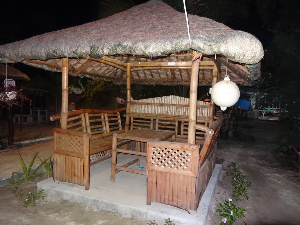 Open air huts at Dona Choleng